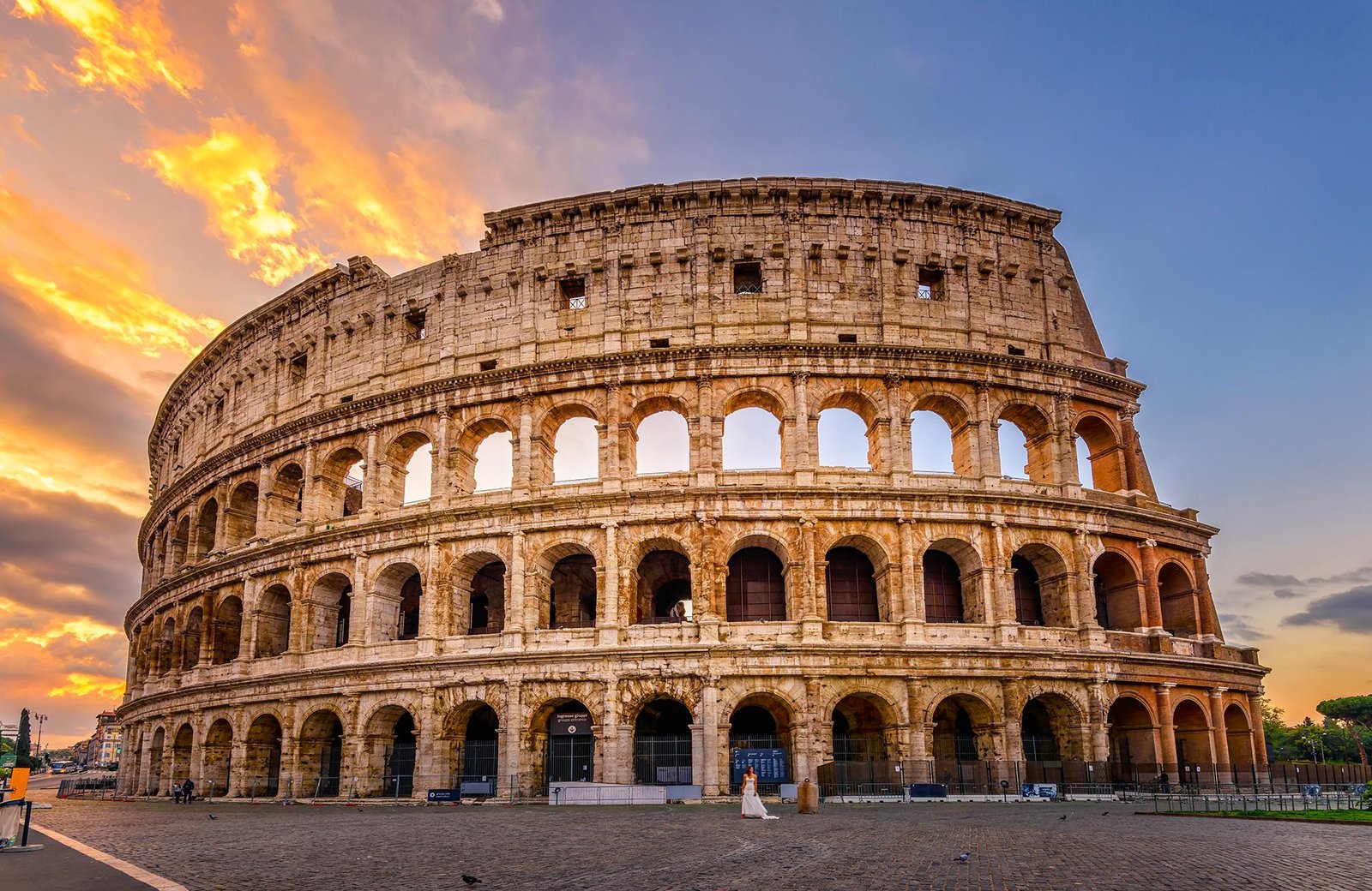 GREAT COLOSSEUM IN ROME